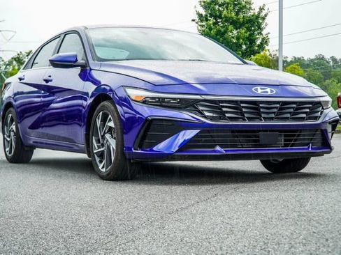 Certified 2025 Hyundai Elantra SEL FWD image 4