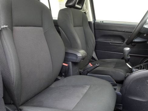Used 2009 Jeep Compass Sport FWD image 12