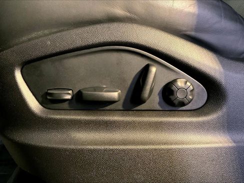 Used 2022 Porsche Cayenne w/ Premium Package image 39