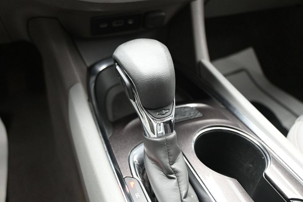 Used 2023 Chevrolet Malibu LT FWD image 17