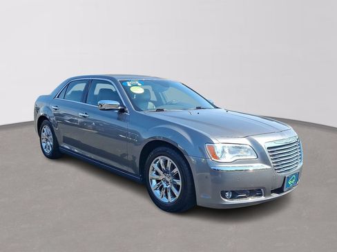 Used 2012 Chrysler 300 C RWD image 3