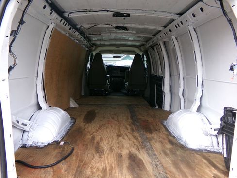 Used 2016 GMC Savana 2500 Extended RWD image 13