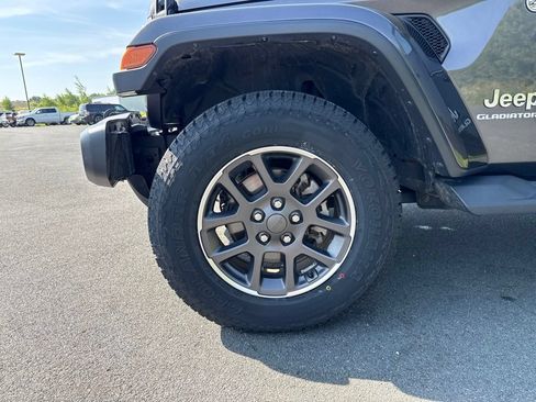 Used 2020 Jeep Gladiator Overland AWD/4WD image 40