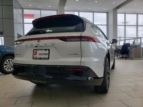 New 2025 Toyota Crown Signia image 5