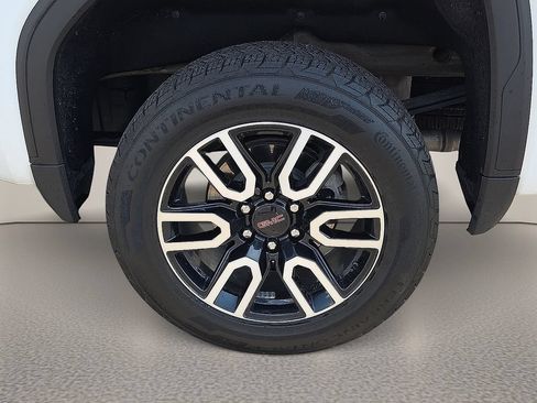 Used 2023 GMC Sierra 1500 AT4 w/ AT4 Premium Package AWD/4WD image 8