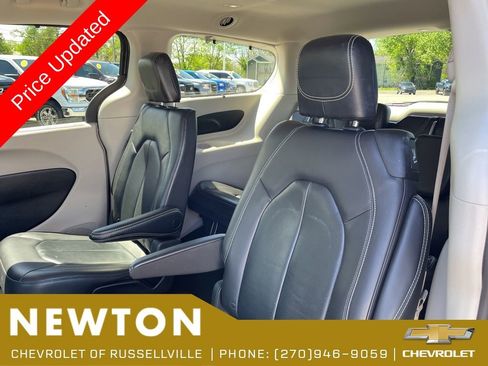 Used 2022 Chrysler Pacifica Touring-L FWD image 39