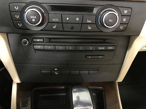 Used 2012 BMW 335i Convertible RWD image 31
