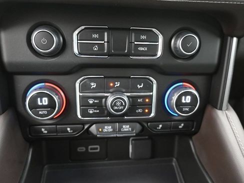 Used 2024 Chevrolet Tahoe Z71 w/ Luxury Package AWD/4WD image 27