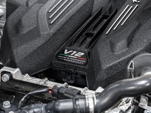 Used 2025 Lamborghini Revuelto AWD/4WD image 53