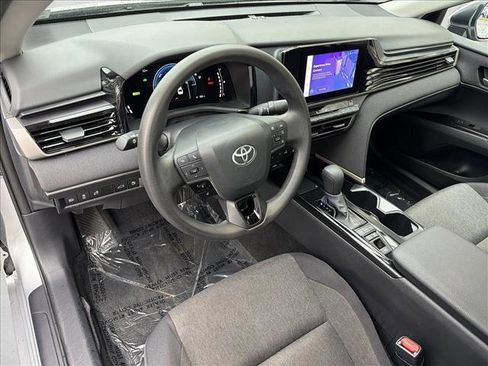 Used 2025 Toyota Camry LE image 13