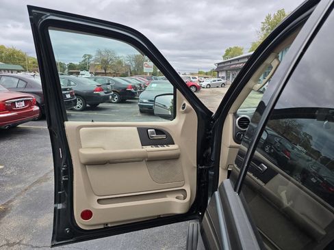 Used 2004 Ford Expedition XLT image 11