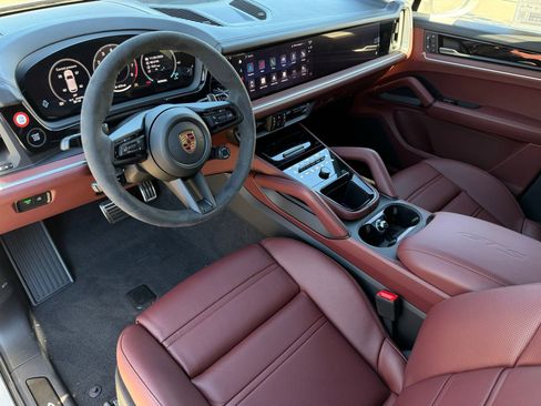 New 2026 Porsche Cayenne GTS AWD/4WD image 4