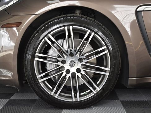 Used 2015 Porsche Panamera 4 w/ Premium Package Plus image 30