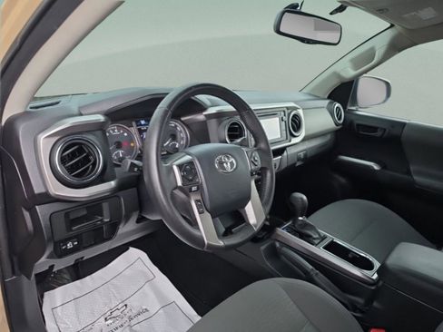 Used 2017 Toyota Tacoma SR5 w/ Tow Package RWD image 19