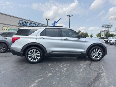 Used 2021 Ford Explorer XLT w/ Equipment Group 202A AWD/4WD image 8