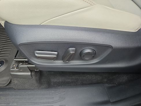 Certified 2025 Toyota Tacoma Limited AWD/4WD image 30