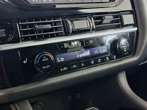 Used 2025 Nissan Pathfinder SV FWD image 23