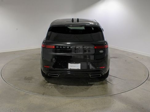 Used 2023 Land Rover Range Rover Sport SE Dynamic image 4