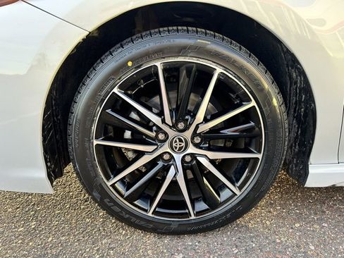 Certified 2022 Toyota Camry SE image 9