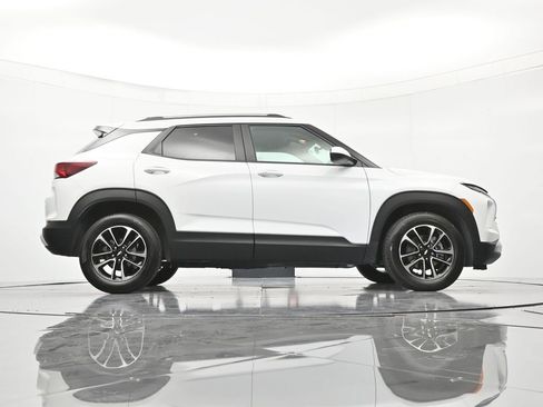 Certified 2025 Chevrolet TrailBlazer LT FWD image 40