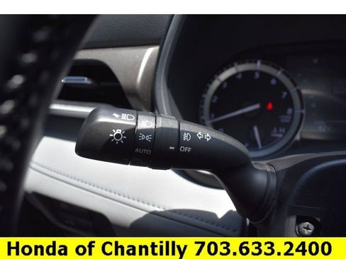 Used 2022 Toyota Highlander XLE AWD/4WD image 10