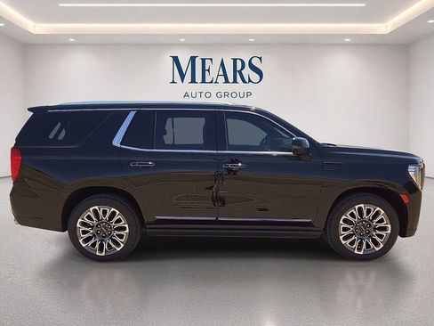 Used 2023 GMC Yukon Denali Ultimate AWD/4WD image 6
