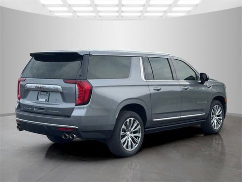 Used 2021 GMC Yukon XL Denali w/ Denali Premium Package image 7