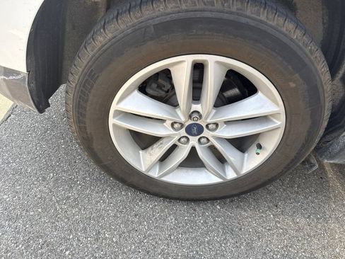 Used 2018 Ford Edge SEL FWD image 8
