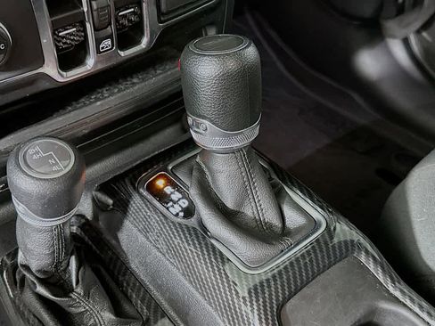Used 2021 Jeep Gladiator Sport AWD/4WD image 19