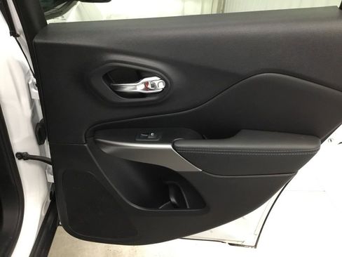 Used 2022 Jeep Cherokee Latitude w/ Trailer Tow Group image 39