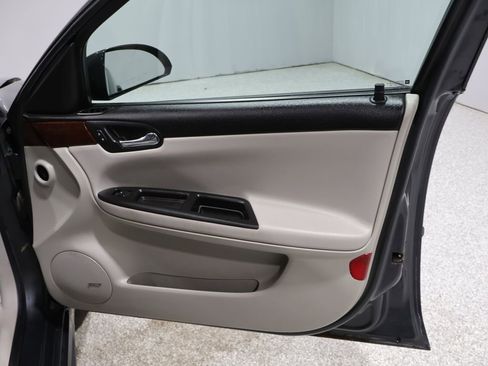 Used 2010 Chevrolet Impala LT w/ Luxury Edition Package image 23