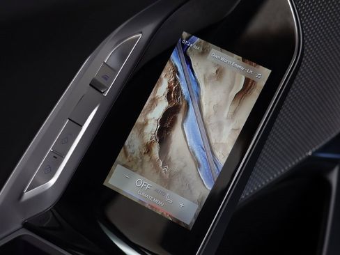 Certified 2025 BMW 740i xDrive w/ Premium Package image 15