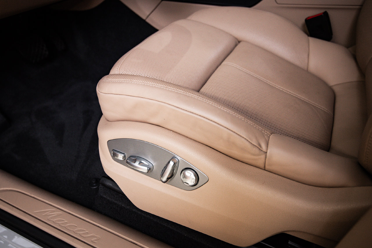 Certified 2026 Porsche Macan AWD/4WD image 14