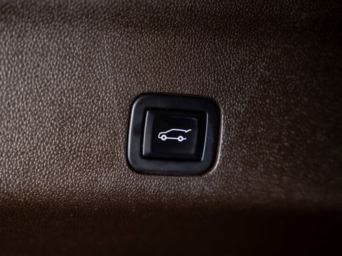 Used 2021 GMC Yukon XL Denali w/ Denali Ultimate Package image 39