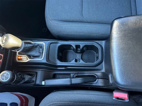 Used 2024 Jeep Wrangler Unlimited image 11