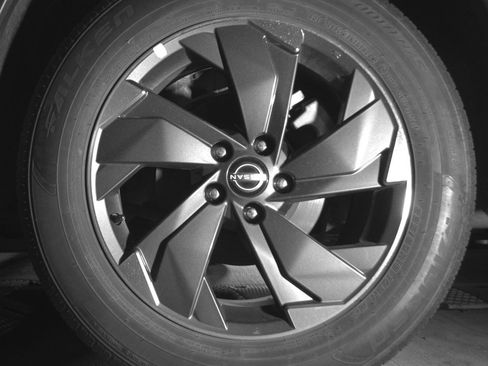 Used 2025 Nissan Rogue SV image 14