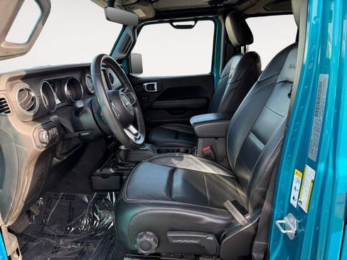 Used 2019 Jeep Wrangler Unlimited Sahara AWD/4WD image 6