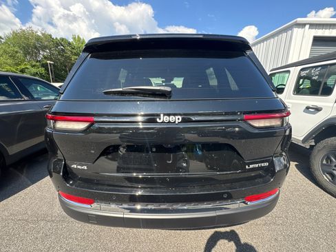 Used 2025 Jeep Grand Cherokee Limited AWD/4WD image 5