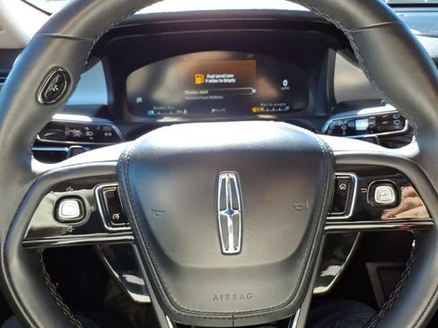 Used 2023 Lincoln Aviator AWD image 21