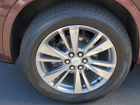 Certified 2022 Cadillac XT6 Premium Luxury w/ LPO, Floor Liner Package AWD/4WD image 5