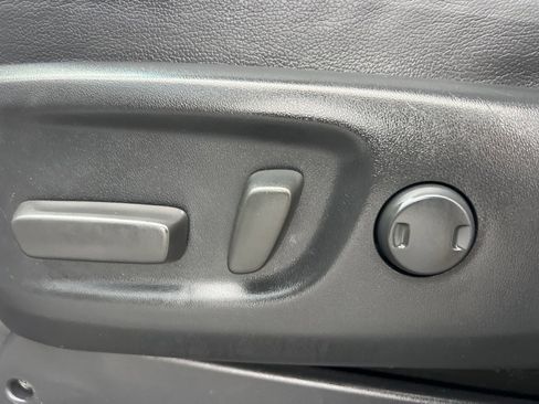 Used 2013 Toyota Sienna SE image 27