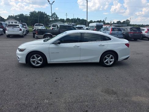 Used 2018 Chevrolet Malibu LS FWD image 2
