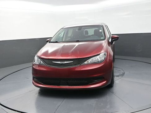 Used 2022 Chrysler Voyager LX FWD image 15