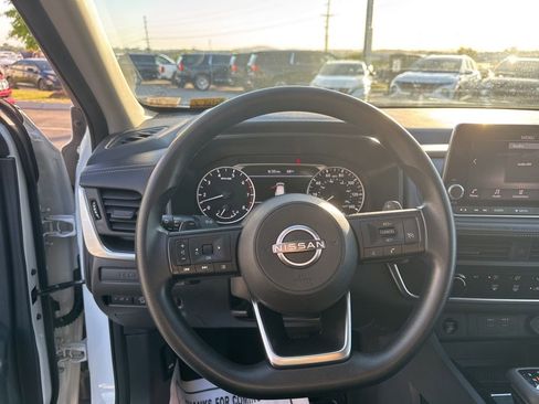 Used 2024 Nissan Rogue S AWD/4WD image 12