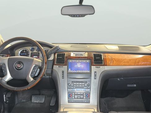 Used 2013 Cadillac Escalade Platinum AWD/4WD image 13