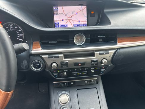 Used 2013 Lexus ES 300h w/ Luxury Pkg image 18