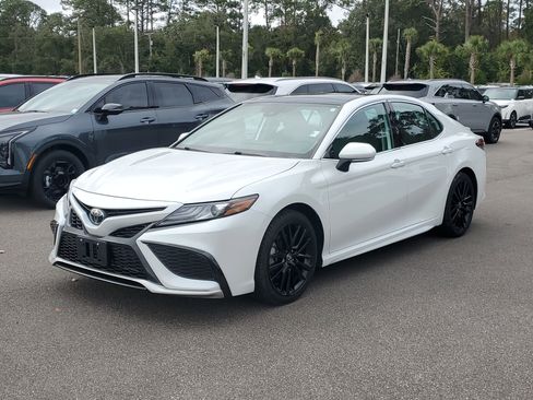 Used 2023 Toyota Camry XSE image 3