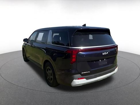Used 2026 Kia Carnival FWD image 9