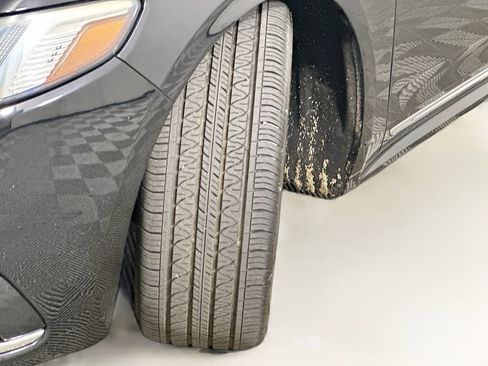 Used 2017 Lincoln Continental Select image 25