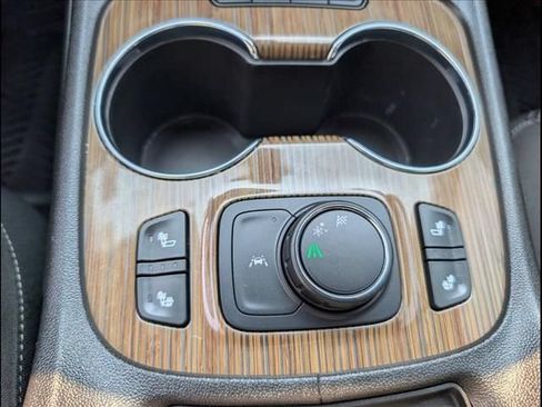 Used 2023 GMC Acadia SLE w/ Driver Convenience Package FWD image 17